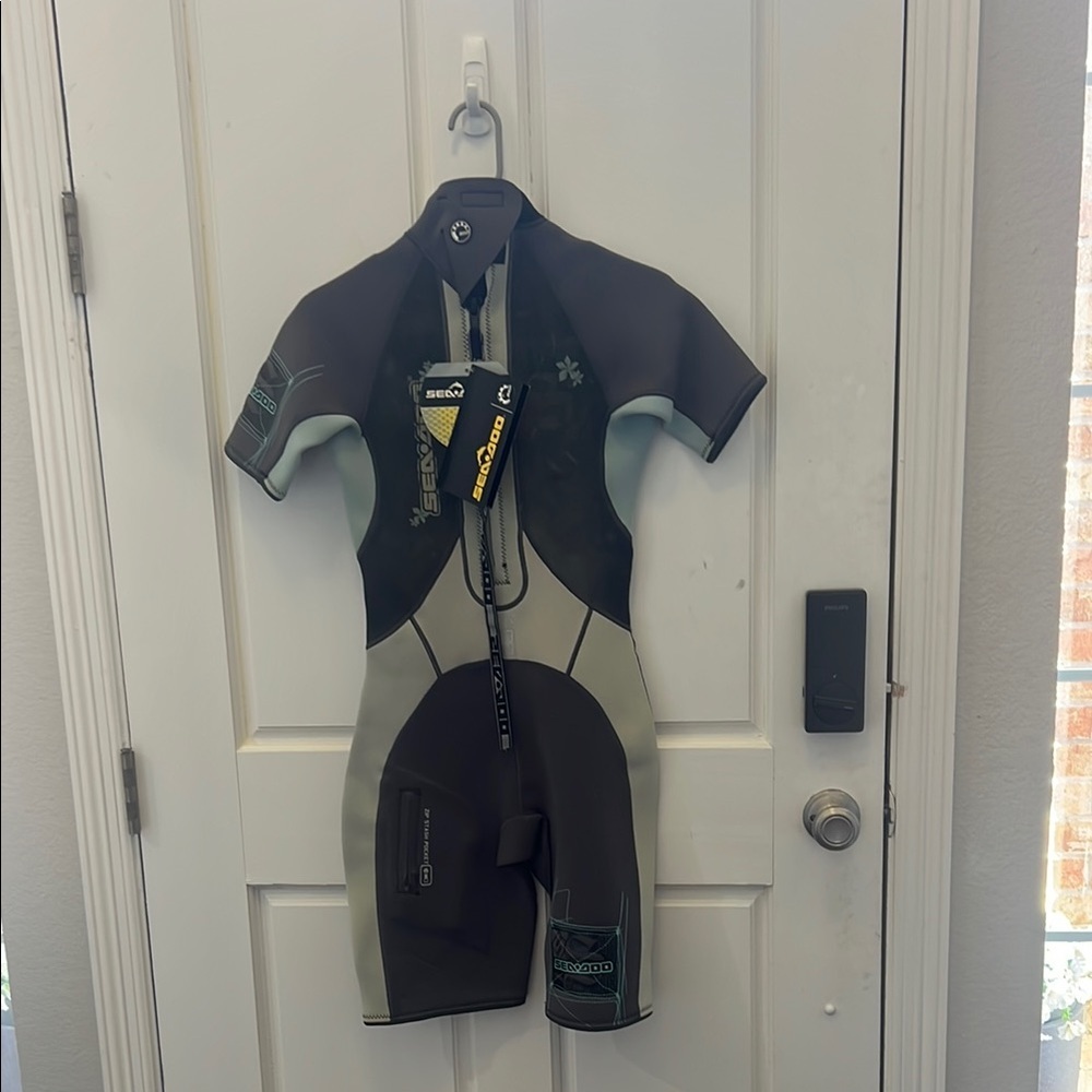 NWT Seadoo wetsuit. Size 9/10